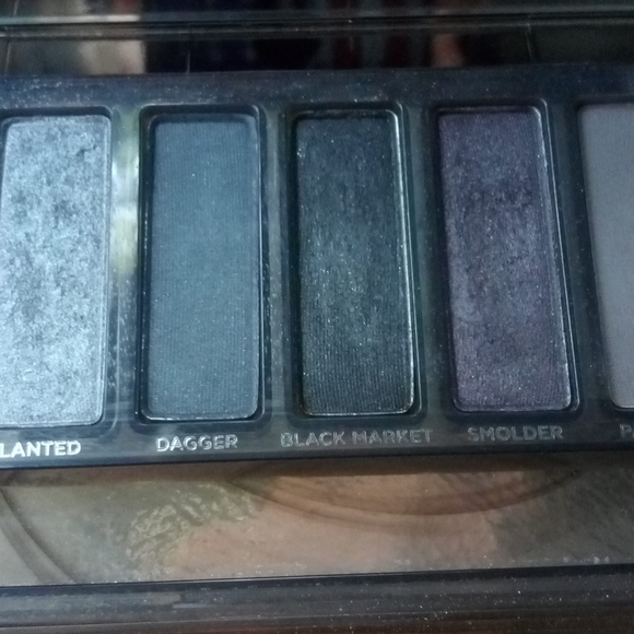 Naked Eyeshadow Pallet - Picture 4 of 5